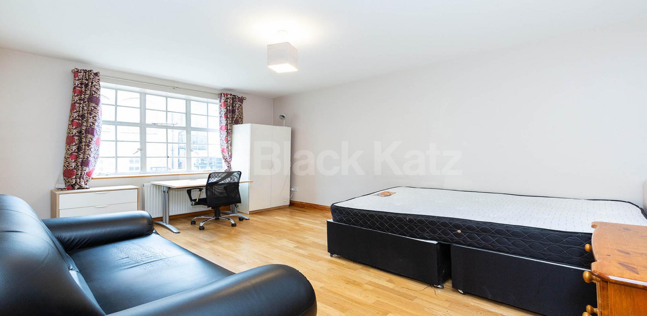 Spacious two bed good for three sharers mins to Euston Cranleigh Street, Camden